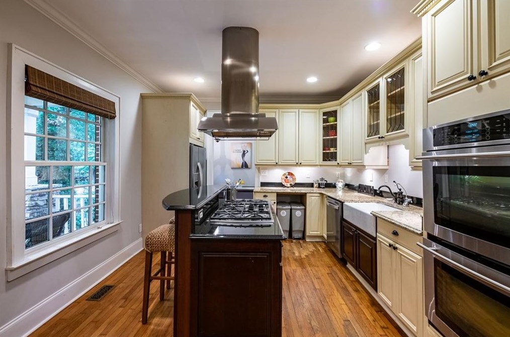 226 Inman Dr, Decatur GA  30030-3833 exterior