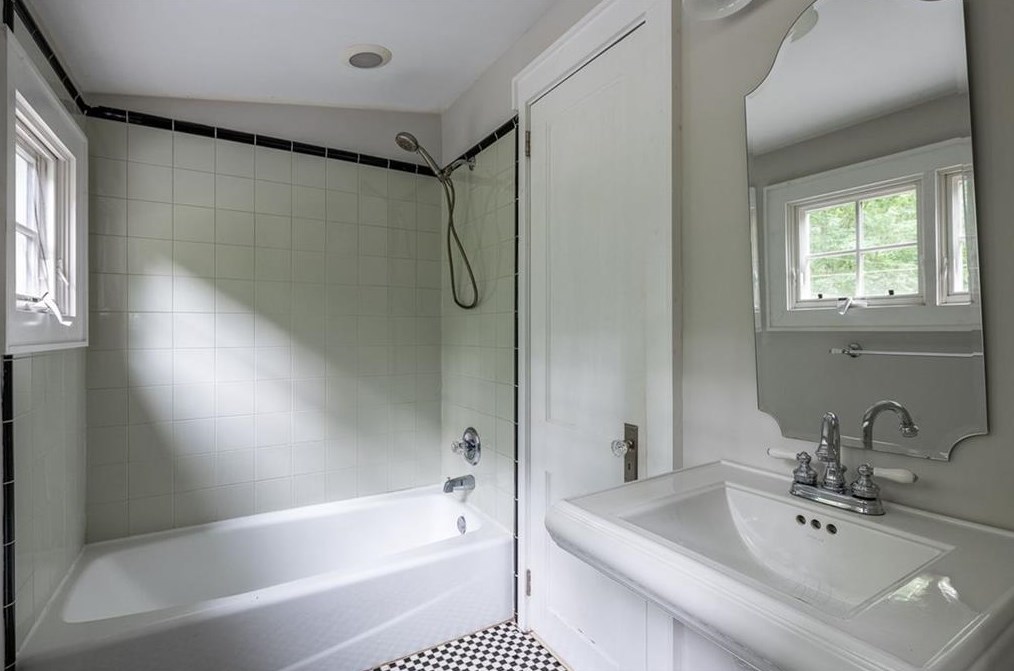 226 Inman Dr, Decatur GA  30030-3833 exterior