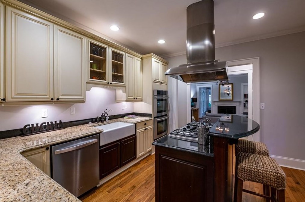 226 Inman Dr, Decatur GA  30030-3833 exterior