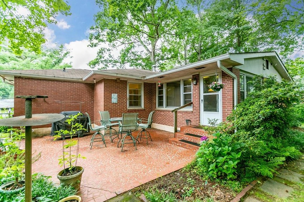 829 Whelchel Dr, Decatur GA  30033-4825 exterior