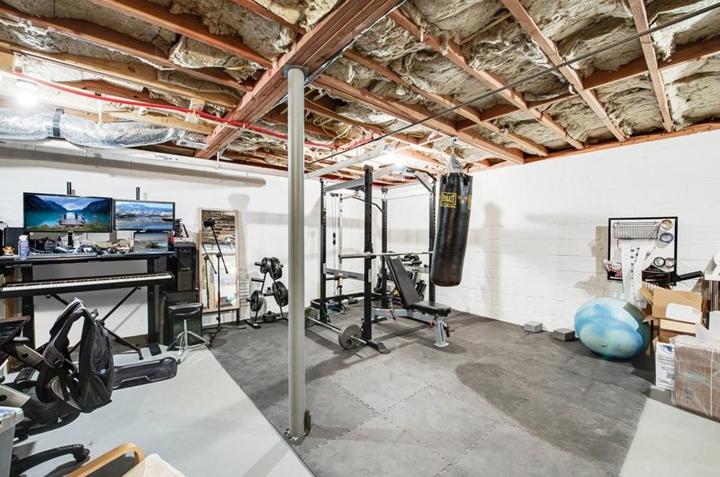 1694 Montcliff Ct, Decatur GA  30033-1313 exterior