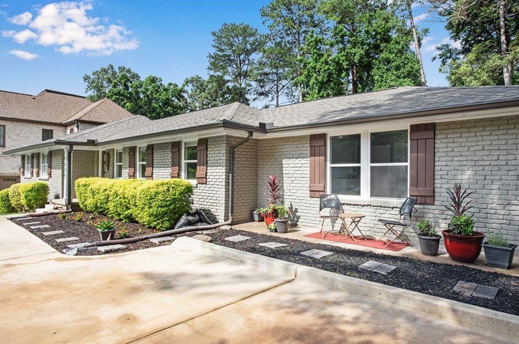 1694 Montcliff Ct, Decatur GA  30033-1313 exterior