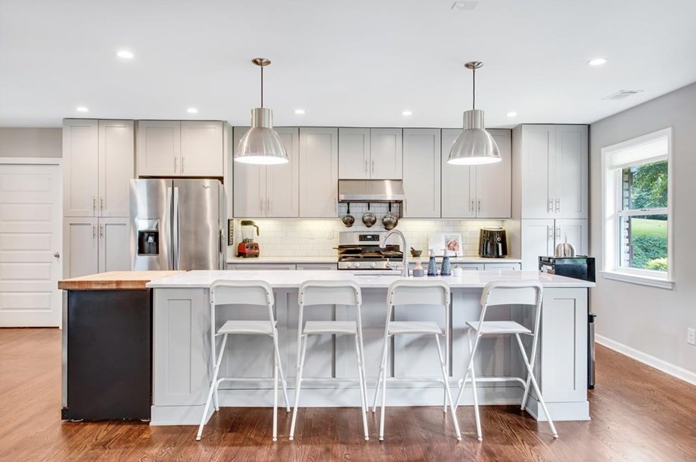 1694 Montcliff Ct, Decatur GA  30033-1313 exterior