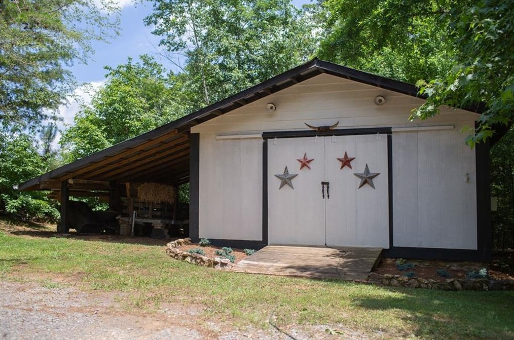 2429 Calhoun Rd, Rome GA  30161-1922 exterior