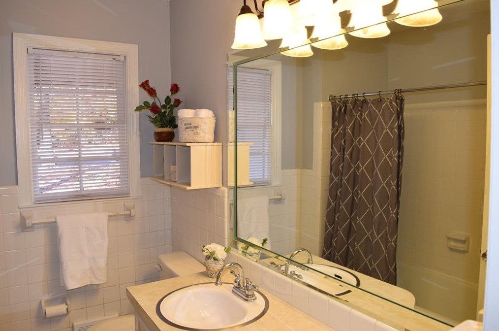 4091 Oak Forest Dr, Atlanta GA  30319-1420 exterior