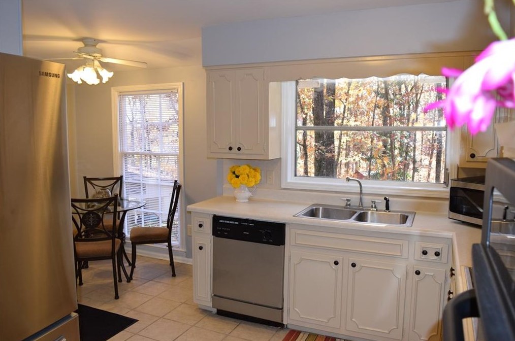 4091 Oak Forest Dr, Atlanta GA  30319-1420 exterior