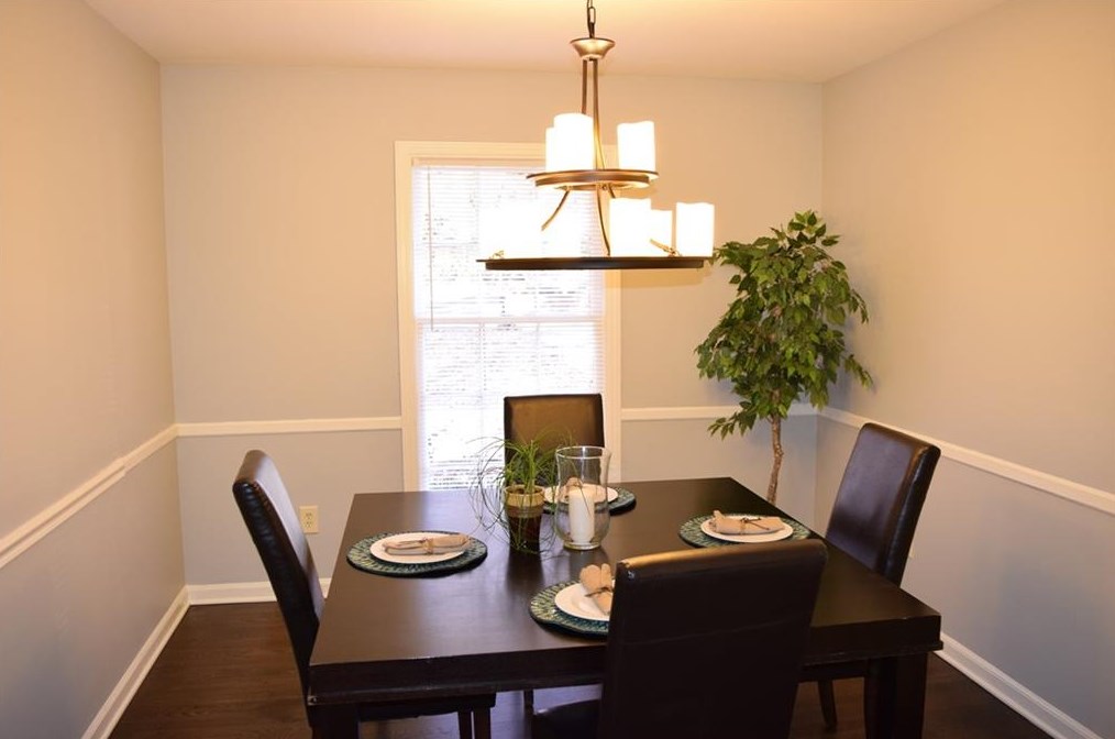 4091 Oak Forest Dr, Atlanta GA  30319-1420 exterior