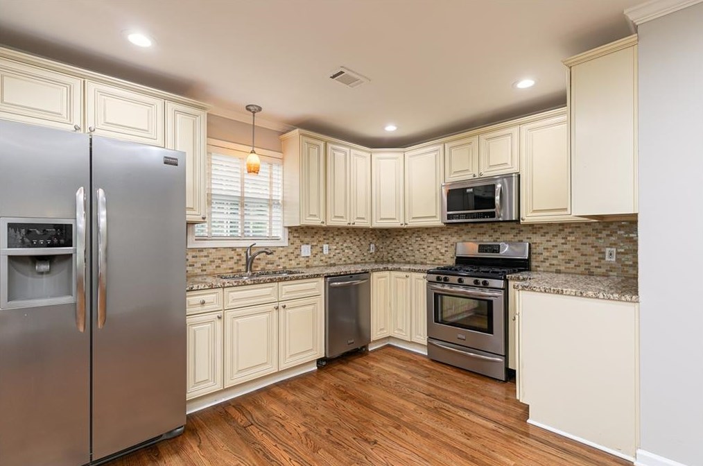 1297 Fenway Cir, Decatur GA  30030-4519 exterior