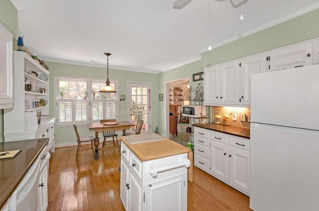 1817 Bedfordshire Dr, Decatur GA  30033-1405 exterior