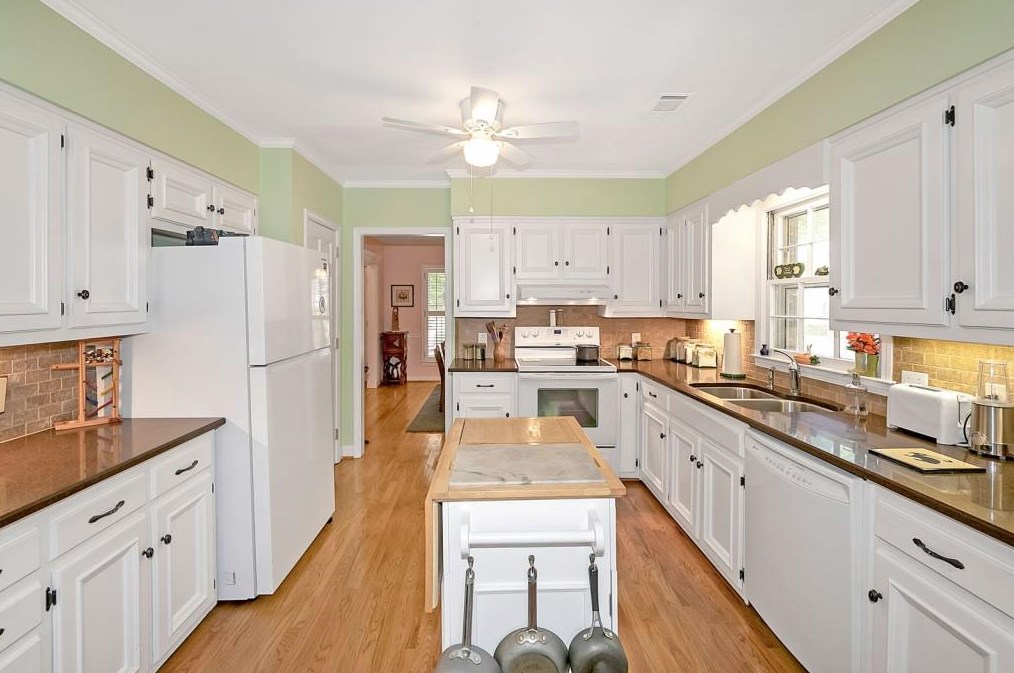 1817 Bedfordshire Dr, Decatur GA  30033-1405 exterior