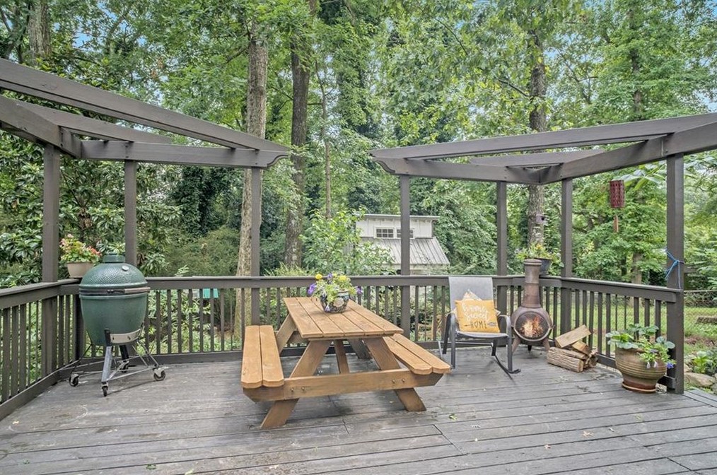 3057 Dove Way, Decatur GA  30033-3901 exterior