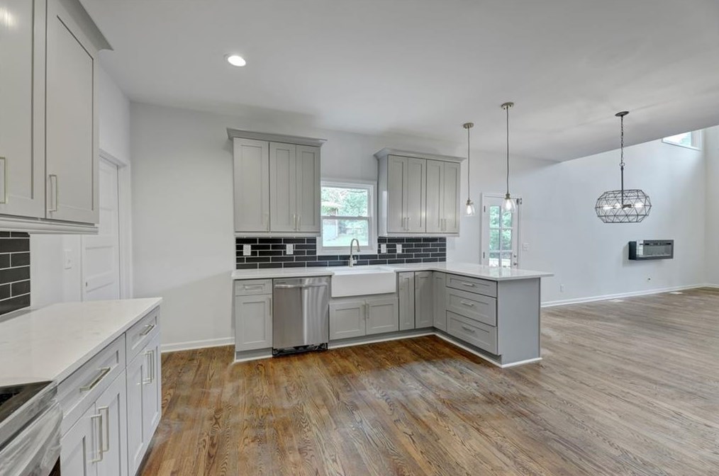 1971 Capri Dr, Decatur GA  30032-5209 exterior