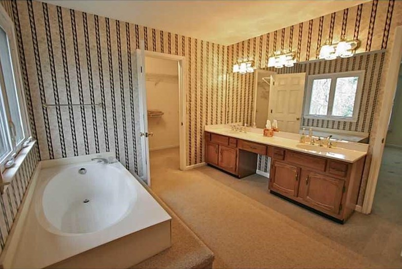 6685 Maid Marion Close, Alpharetta GA  30005-6412 exterior