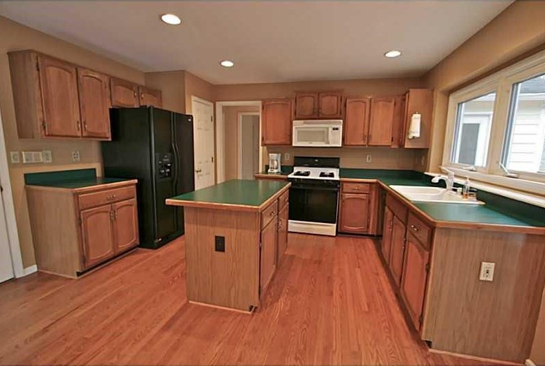 6685 Maid Marion Close, Alpharetta GA  30005-6412 exterior