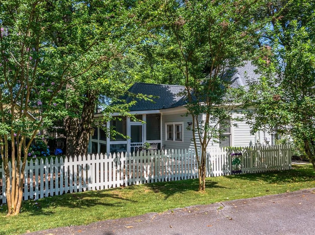 504 Pharr Rd, Decatur GA  30030-4840 exterior