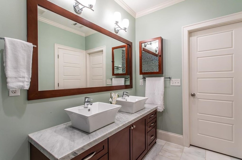 312 Spring St, Decatur GA  30030-4960 exterior