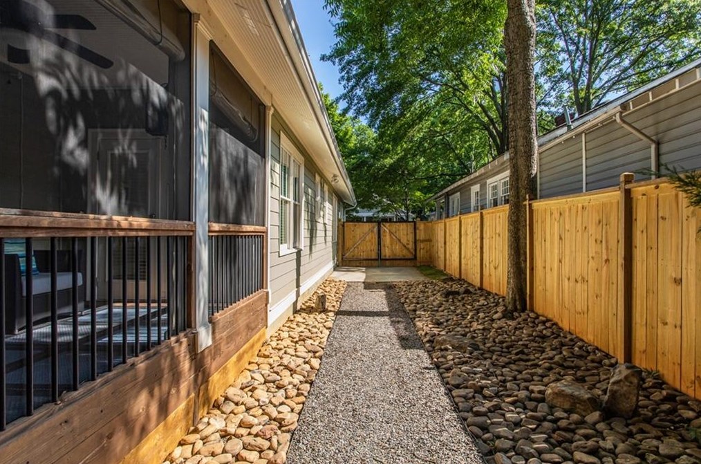 312 Spring St, Decatur GA  30030-4960 exterior