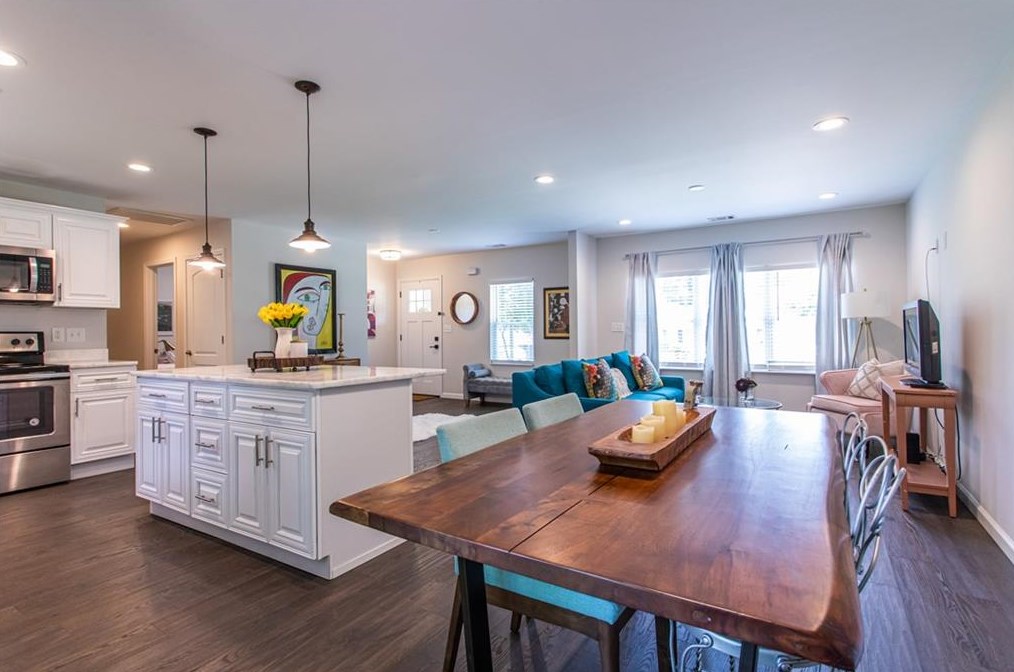 2036 Rockhaven Dr, Decatur GA  30032-5373 exterior