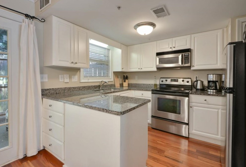 21 Villa Ct, Smyrna GA  30080-4570 exterior