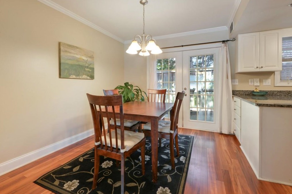 21 Villa Ct, Smyrna GA  30080-4570 exterior