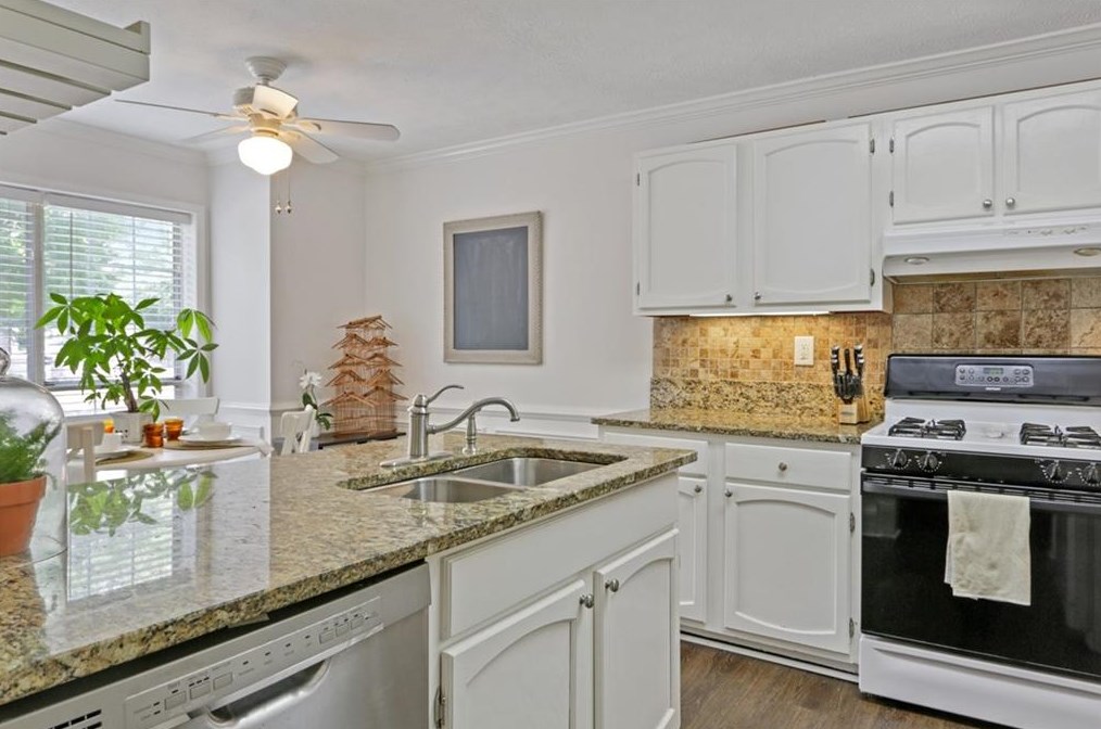 1354 Weatherstone Way, Atlanta GA  30324-4645 exterior