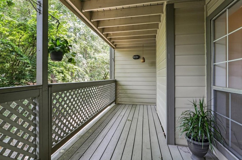 1354 Weatherstone Way, Atlanta GA  30324-4645 exterior