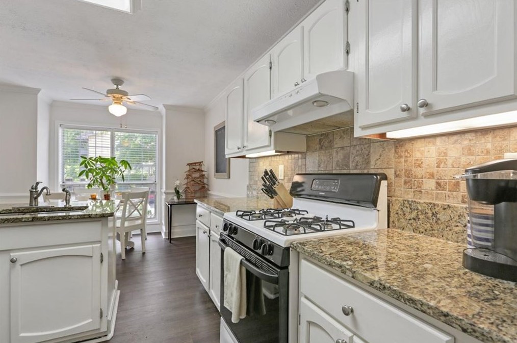 1354 Weatherstone Way, Atlanta GA  30324-4645 exterior