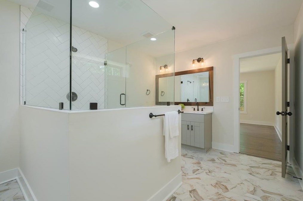 1860 Camellia Dr, Decatur GA  30032-5202 exterior