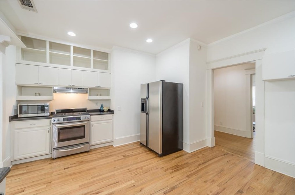 501 Candler St, Decatur GA  30030-3751 exterior