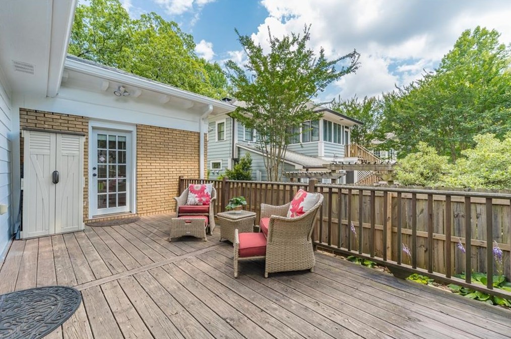 501 Candler St, Decatur GA  30030-3751 exterior