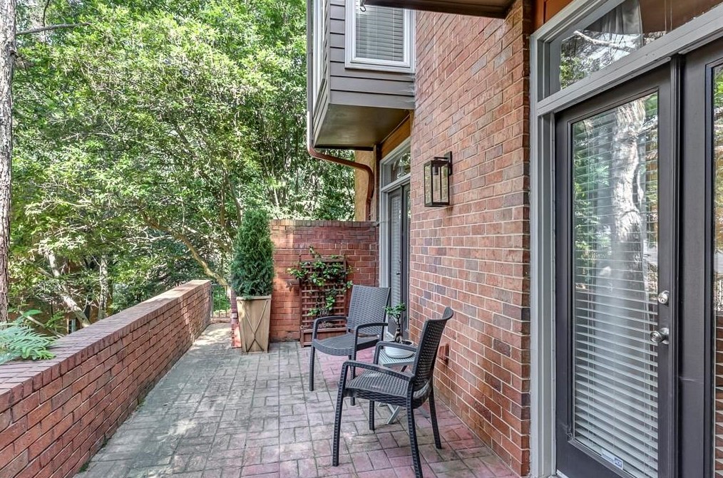 47 Willow Gln, Atlanta GA  30342-1341 exterior