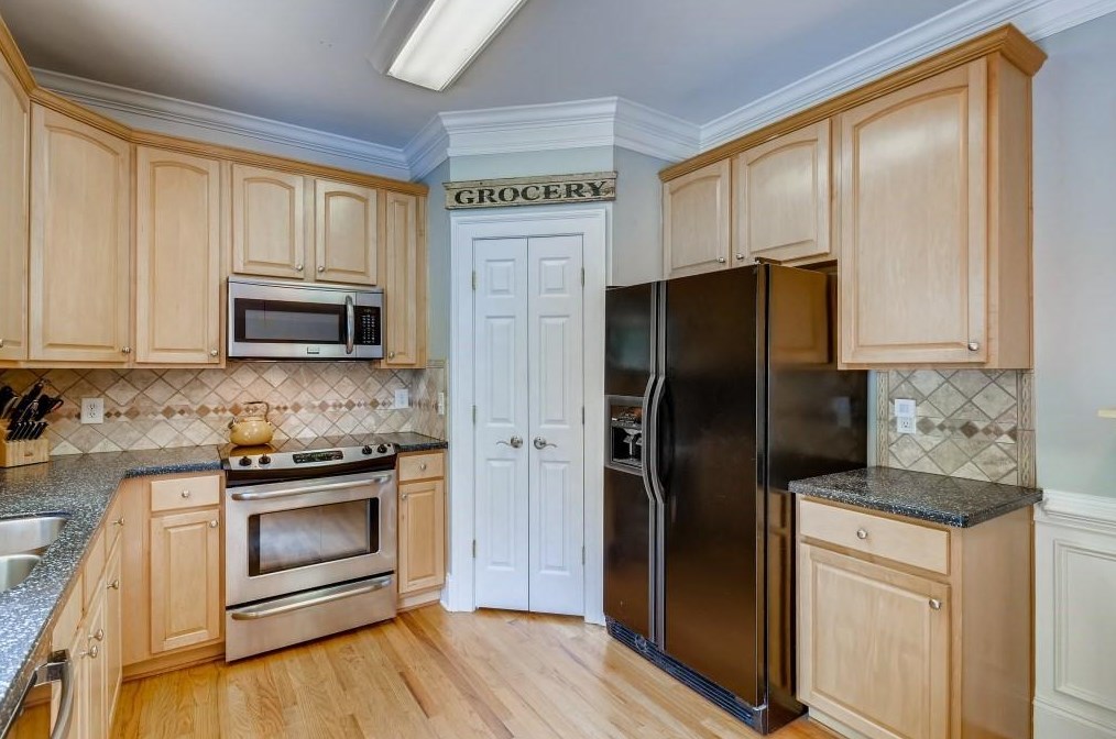 539 Oakview Rd, Decatur GA  30030-4327 exterior