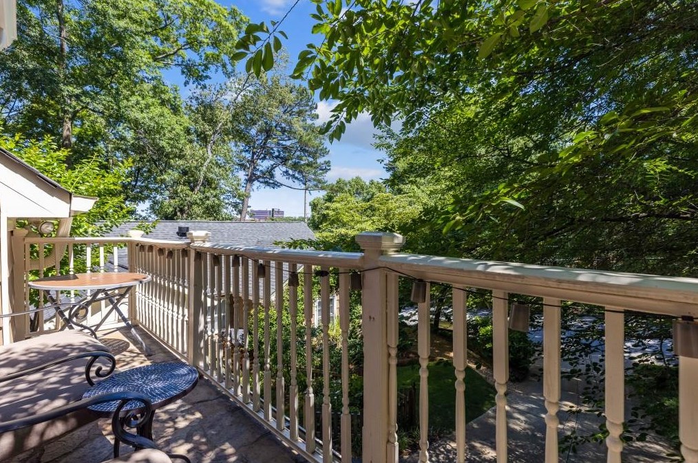 605 Wilson Rd, Atlanta GA  30318-1716 exterior