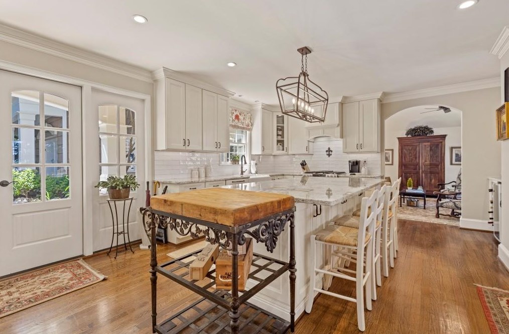 605 Wilson Rd, Atlanta GA  30318-1716 exterior