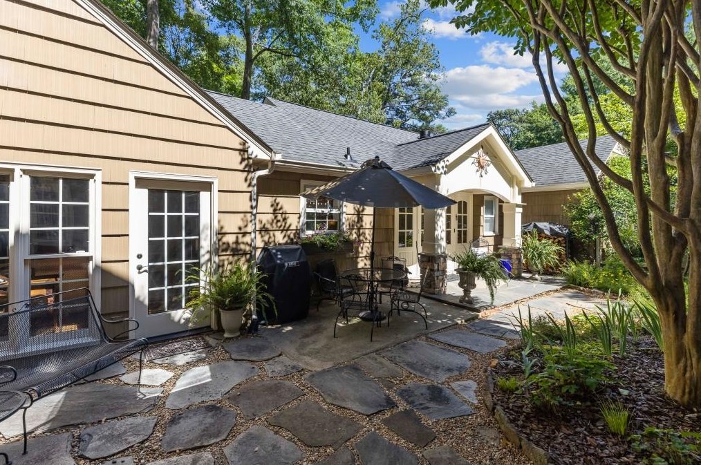 605 Wilson Rd, Atlanta GA  30318-1716 exterior
