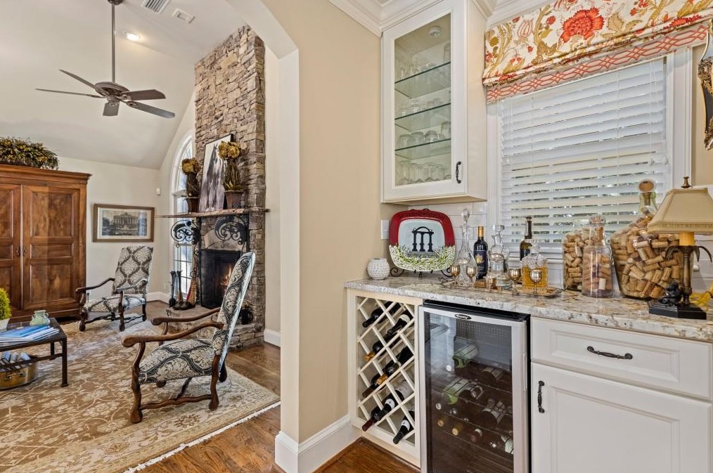 605 Wilson Rd, Atlanta GA  30318-1716 exterior