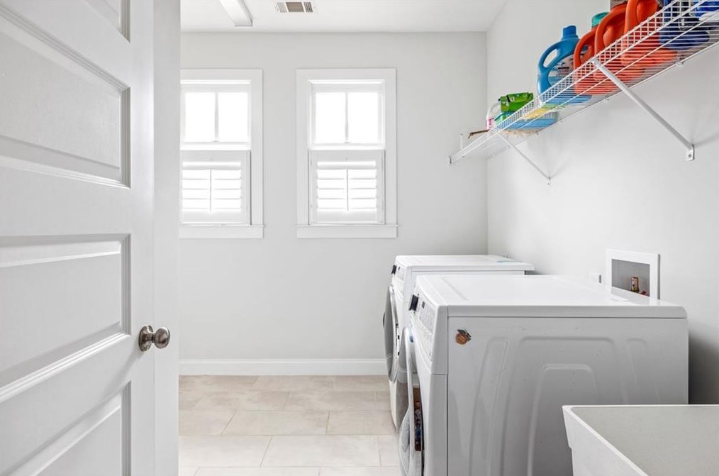 1355 Conway Rd, Decatur GA  30030-4559 exterior