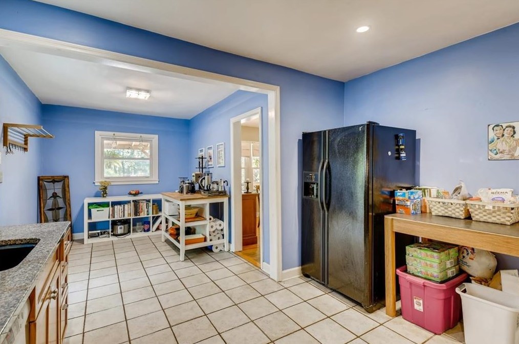 986 Carter Rd, Decatur GA  30030-4701 exterior