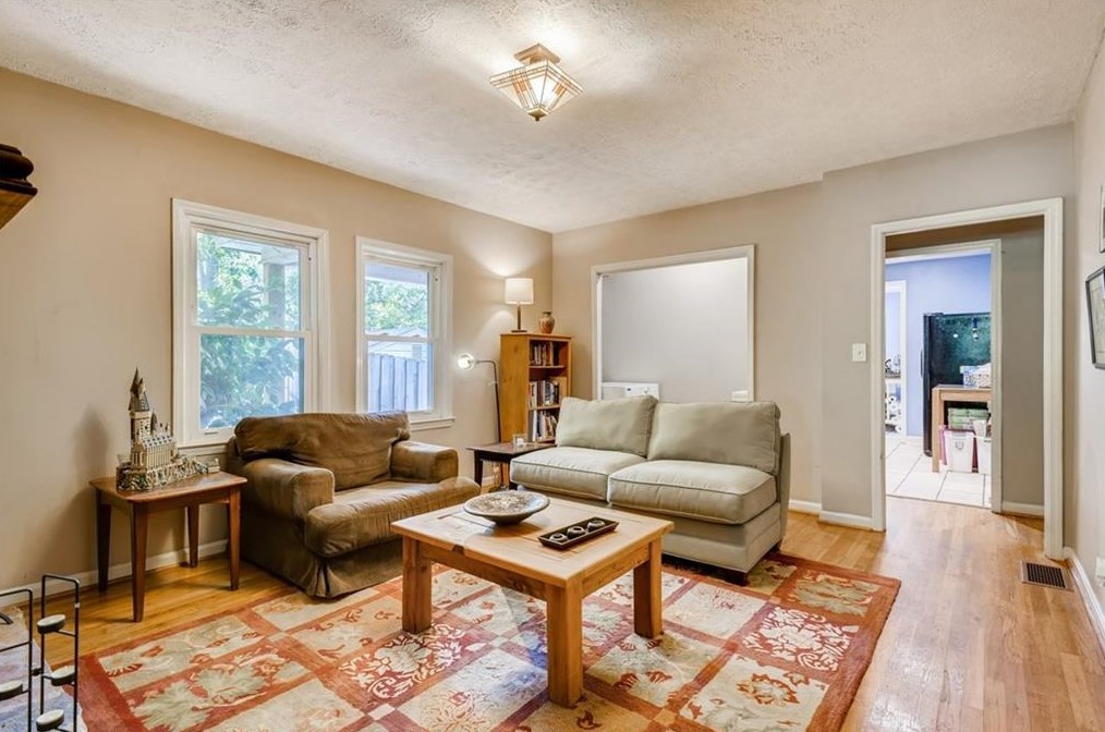 986 Carter Rd, Decatur GA  30030-4701 exterior