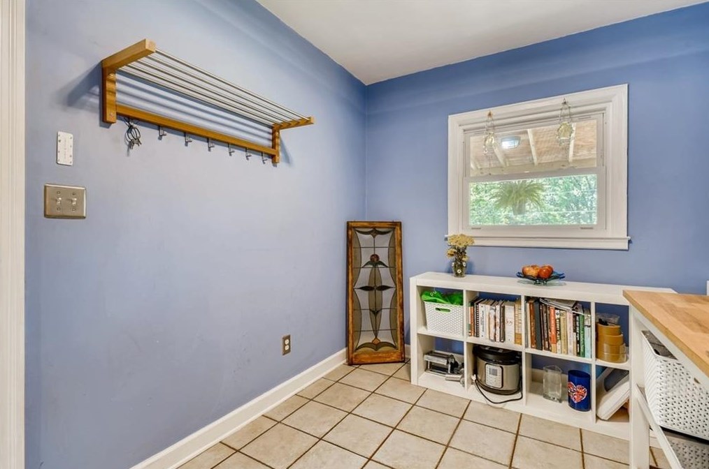 986 Carter Rd, Decatur GA  30030-4701 exterior