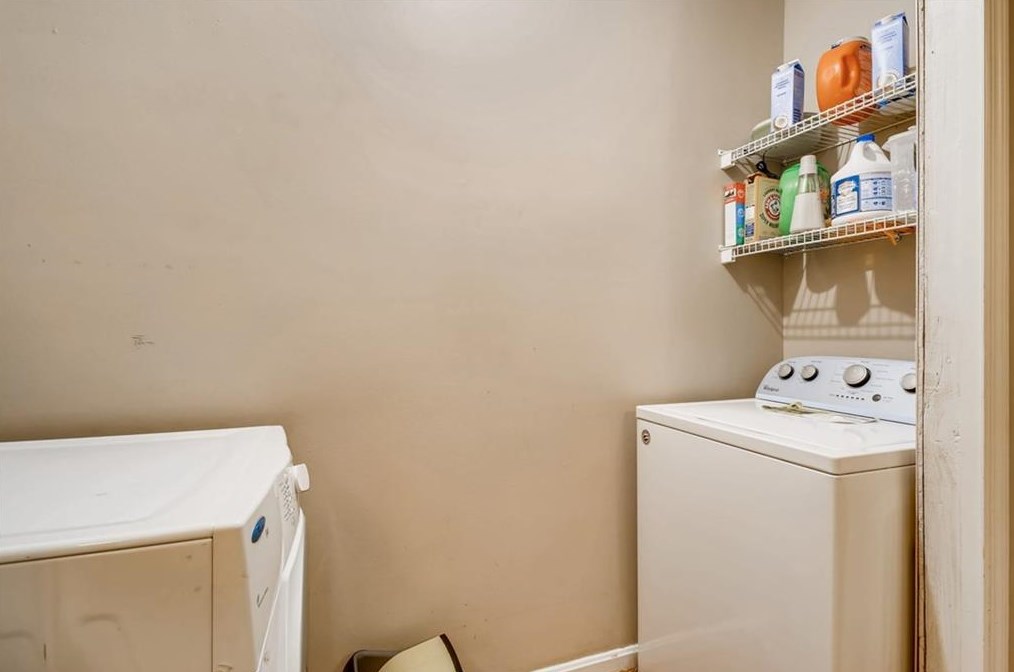 986 Carter Rd, Decatur GA  30030-4701 exterior