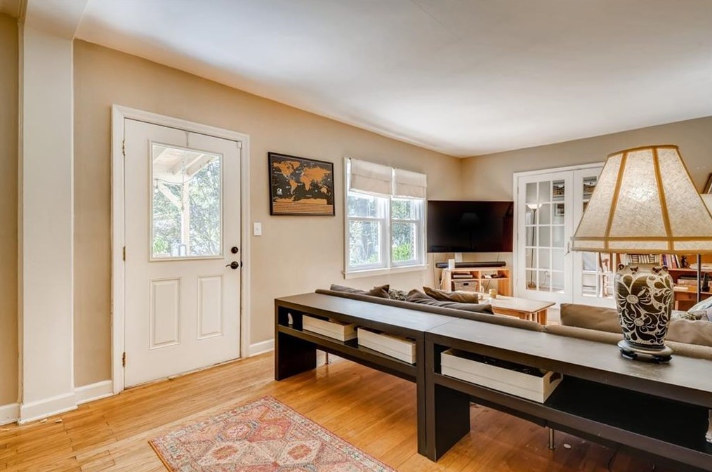 986 Carter Rd, Decatur GA  30030-4701 exterior