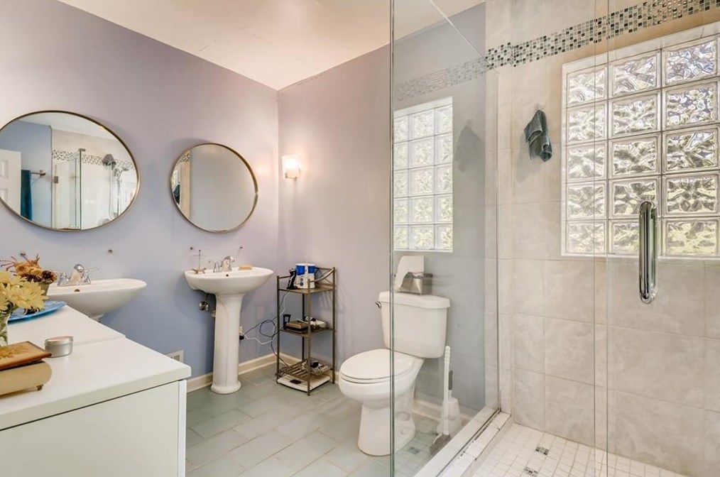 986 Carter Rd, Decatur GA  30030-4701 exterior