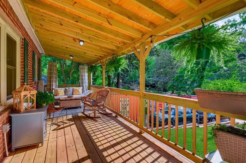 986 Carter Rd, Decatur GA  30030-4701 exterior