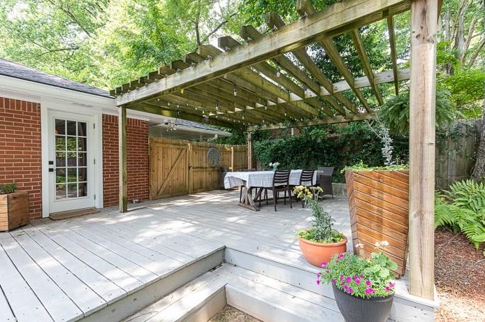 1033 Homewood Ct, Decatur GA  30033-4204 exterior