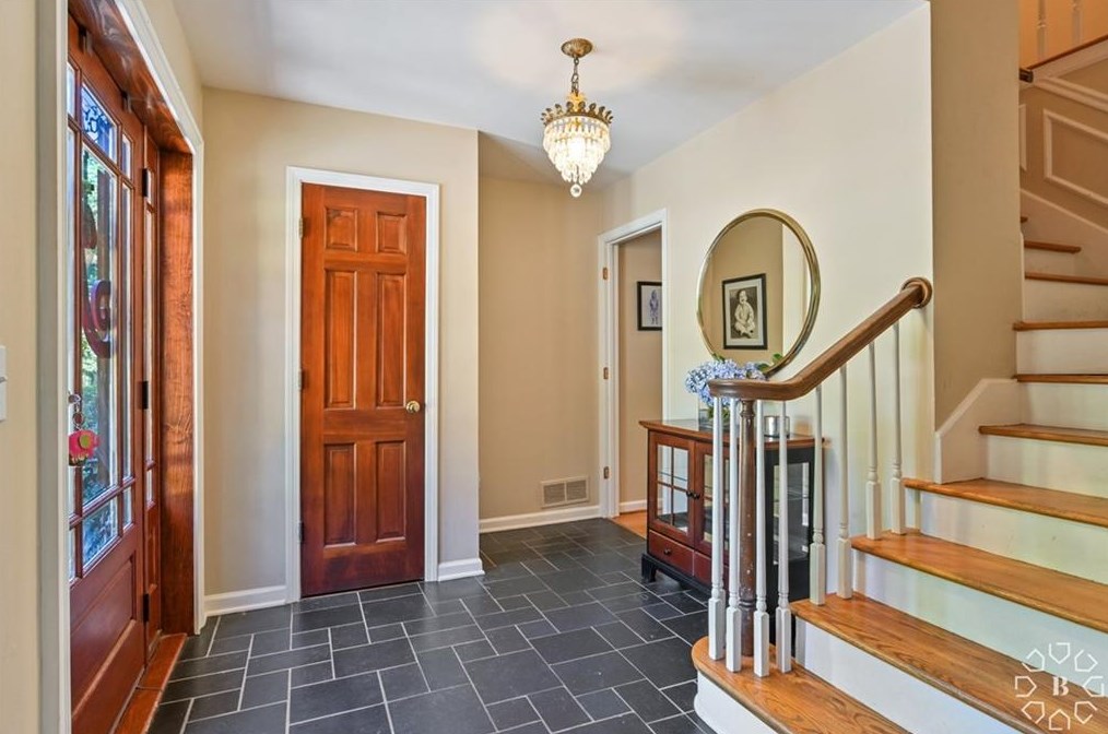 2796 Whitby Dr, Atlanta GA  30340-4914 exterior