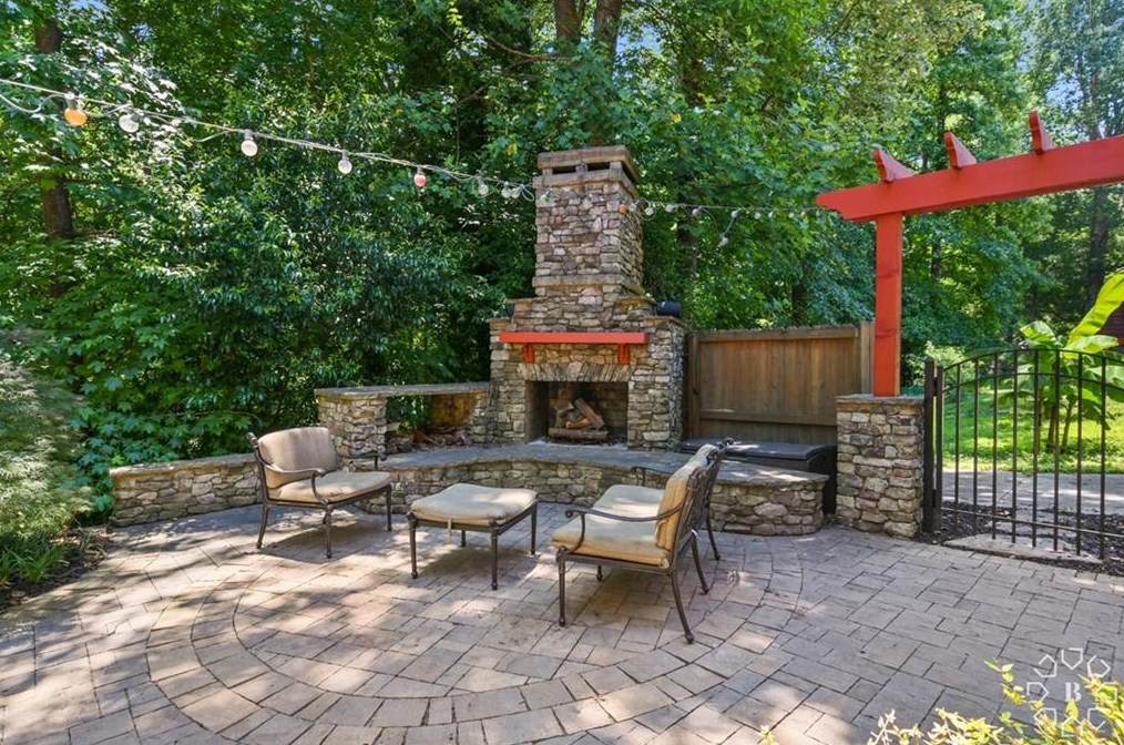 2796 Whitby Dr, Atlanta GA  30340-4914 exterior