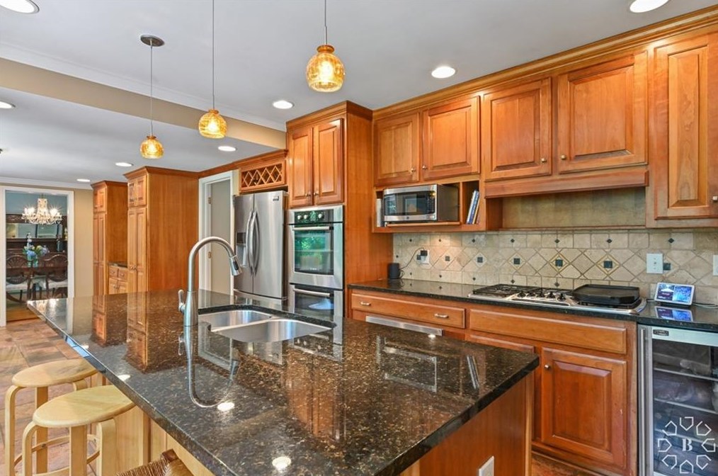 2796 Whitby Dr, Atlanta GA  30340-4914 exterior