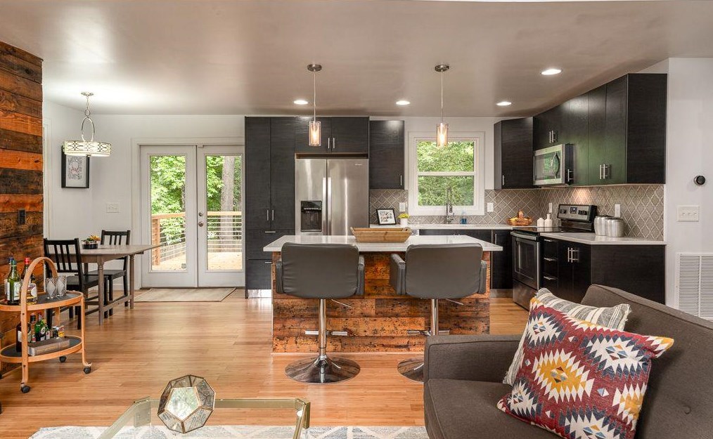 1944 Delphine Dr, Decatur GA  30032-3969 exterior