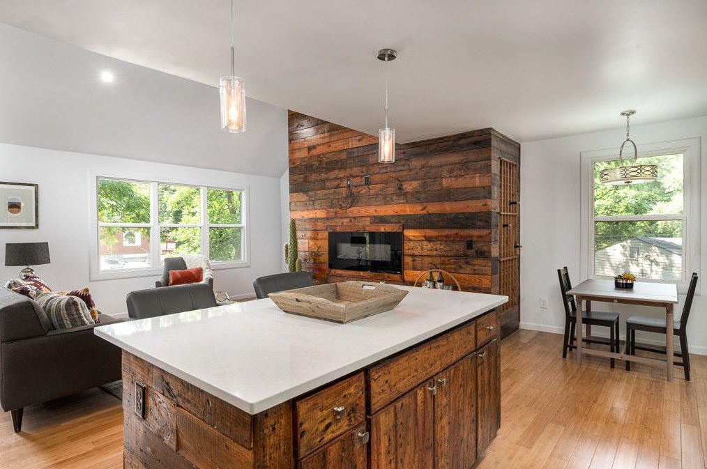 1944 Delphine Dr, Decatur GA  30032-3969 exterior